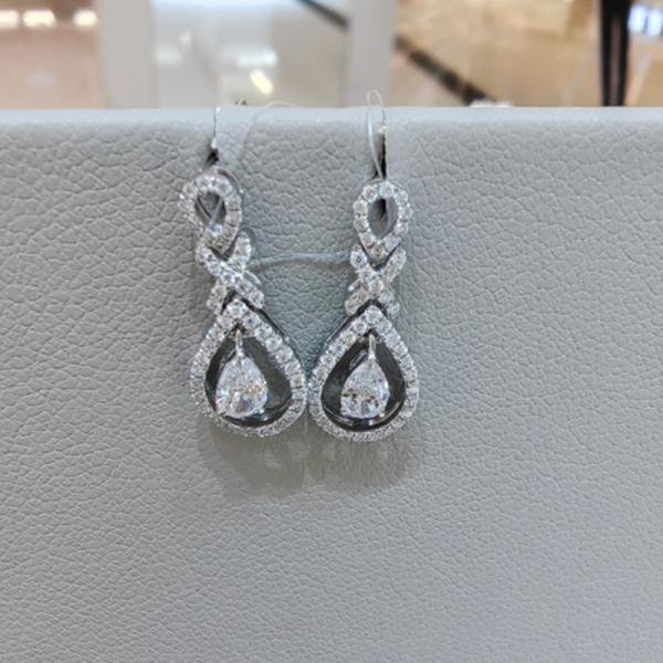 18k gold dainty pear shape lab grown diamonds Earrings