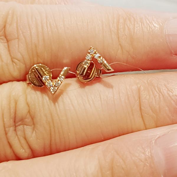 18k rose gold v shape lab grown diamond earrings