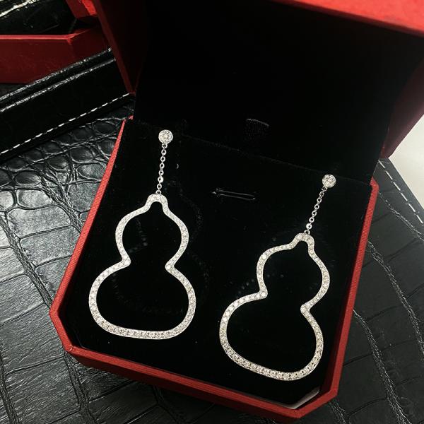 lab grown diamond gourd stud earrings