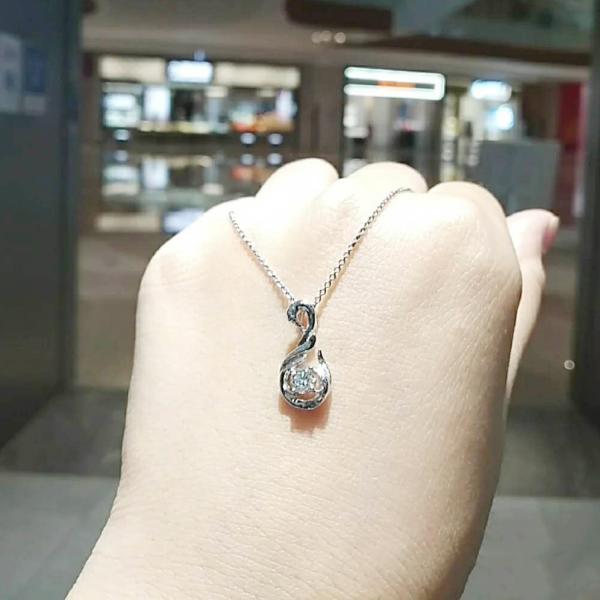 lab diamonds swan necklace
