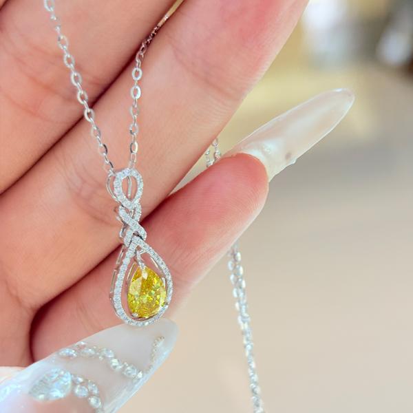 18k and Pt950 lab diamond pear shape necklace