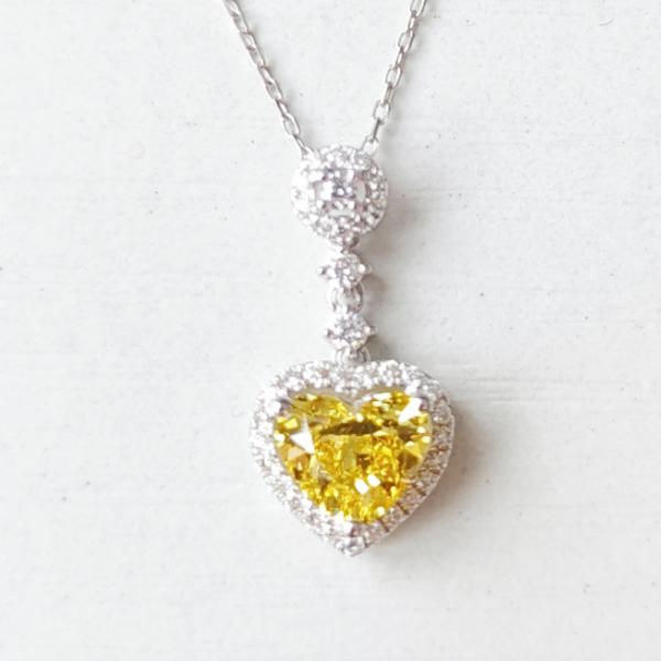 18k lab diamond heart shape necklace
