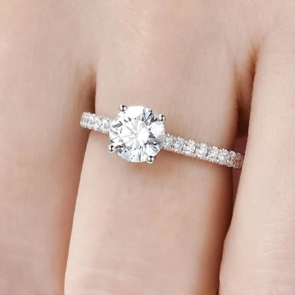 18k gold lab four claw diamond ring