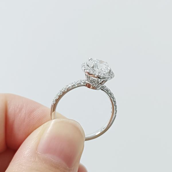 18k gold lab grown round diamond square setting ring
