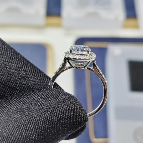 lab grown round shape diamond ring