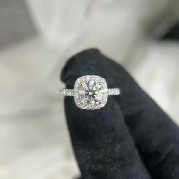 18k gold lab grown round diamond square setting ring