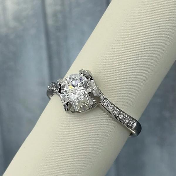 18k gold lab grown bull head diamond ring