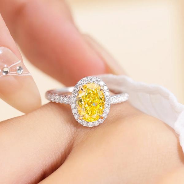 18k gold lab grown oval shape diamond ring for girl