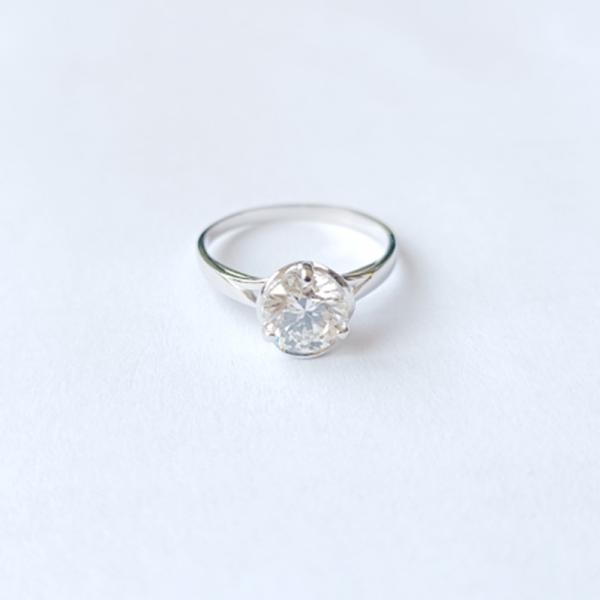 18k gold lab three claw diamond ring