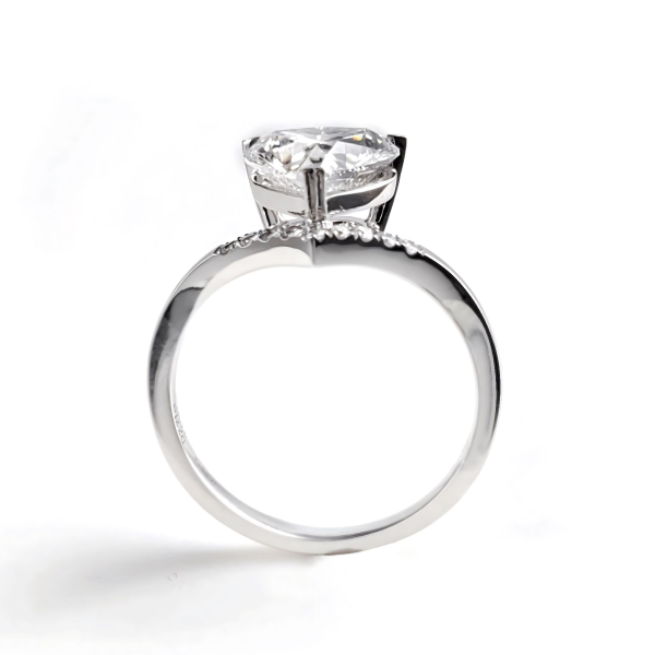 lab grown heart shape diamond ring for gift