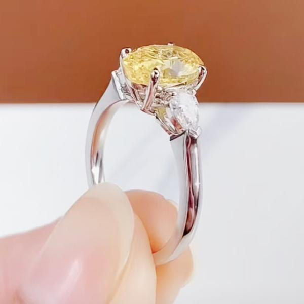18k gold lab grown yellow diamond oval shape three life stones ring for gift