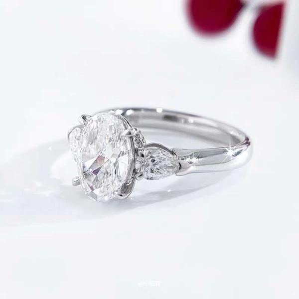 lab grown white diamond oval shape three life stones ring for gift