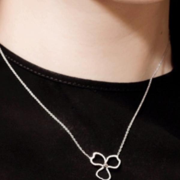Lab Grown Diamond Trifolium necklaces in 18K White Gold