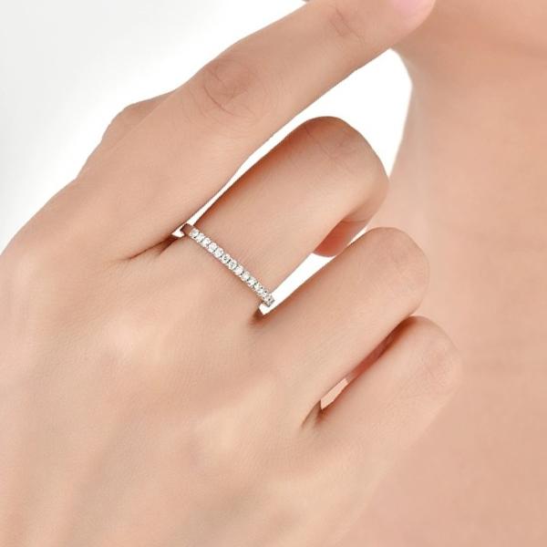 Small row-style ring Lab-grown Diamond Ring